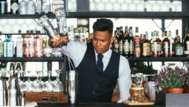 "estamos a recrutar'' (01) barman/caixa maputo
