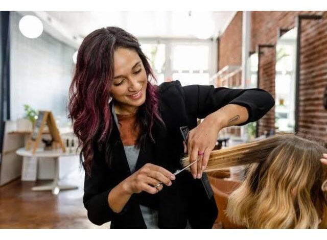 Vagas para cabeleireiro e manicure