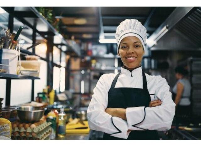 Vaga para cozinheiro profissional com 10* classe